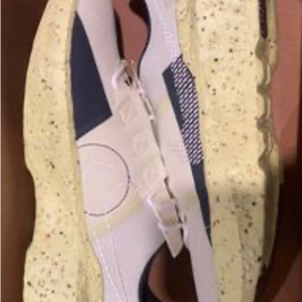 Nikes - Picture 2 of 6